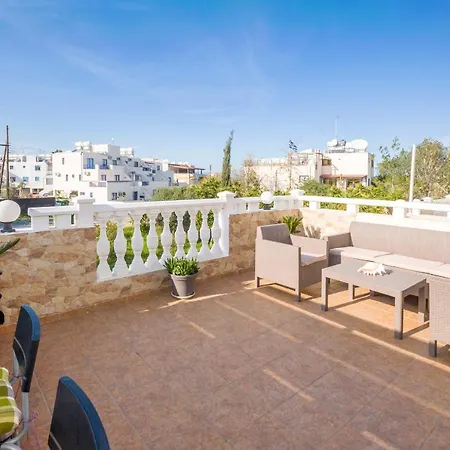 Sofia 700m Away From The Apartamento Paralimni